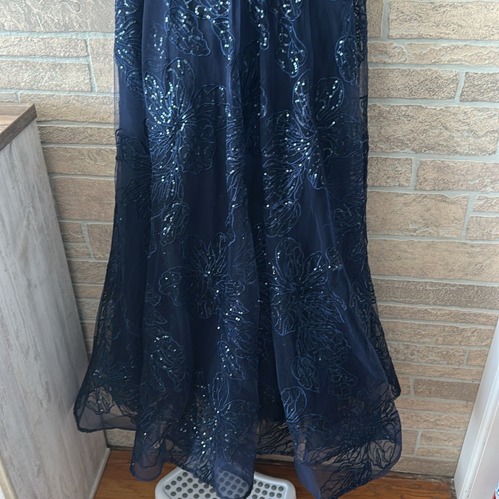 NWT La Femme 27942 Floral A-line Lace Sequin Gown with Sheer Scoop Neckline 6 - Picture 9 of 13